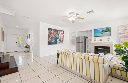 Moreno Valley House | Bright Airy 5B Home Workspace Outdoor Lounge