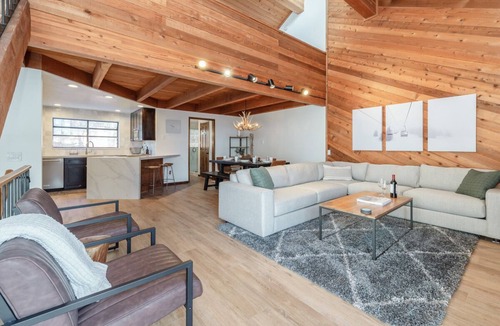 Mammoth Lakes House | Bright, Alpine Townhome with Shared Hot Tub, Short Stroll to Town!