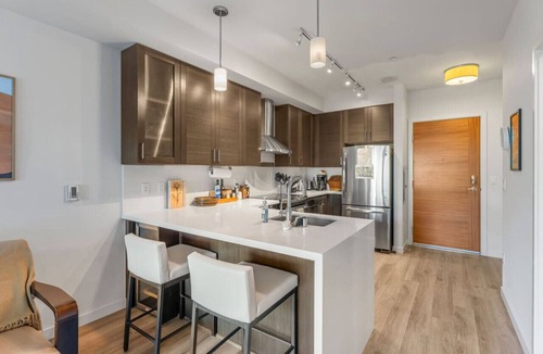 Old Ballard Condo | Bright Ballard Condo w/Modern Kitchen & Gym