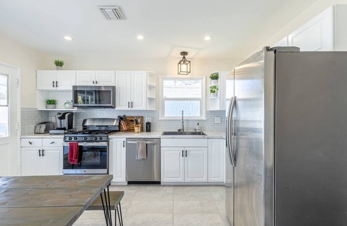 Tarzana House | *Bright & Beautiful w/Pool, BBQ, Upscale Area*