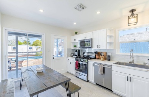Tarzana House | *Bright & Beautiful w/Pool, BBQ, Upscale Area*