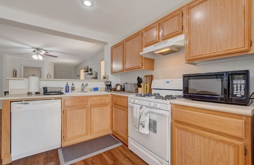 Silverado Ranch House | Bright & Clean Las Vegas House