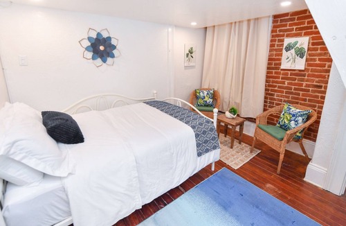 East Village House | Bright, Clean Loft in Downtown San Diego!