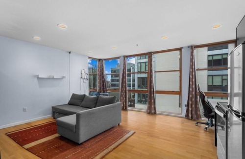Downtown Portland Apartment | Bright Downtown Portland Studio | Walk to PSU