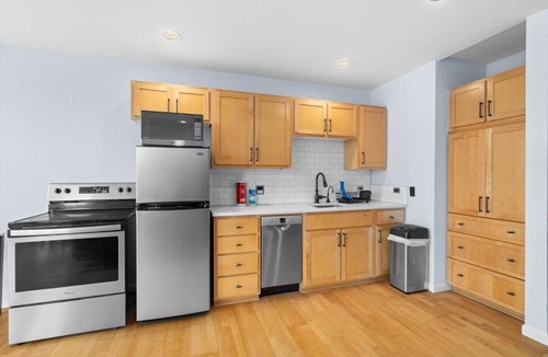 Downtown Portland Apartment | Bright Downtown Portland Studio | Walk to PSU