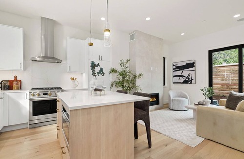 South Juanita Cottage | Bright + Modern DADU near Downtown Kirkland - Garage/EV +Private yard