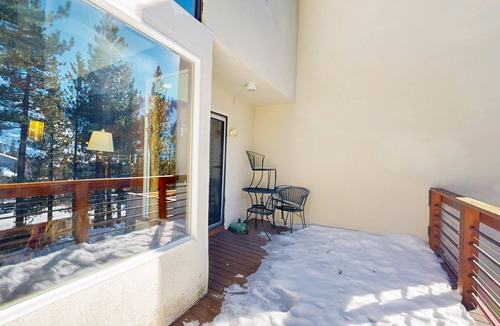 Olympic Valley Condo | Bright Olympic Valley condo with free WiFi, fireplace, and deck