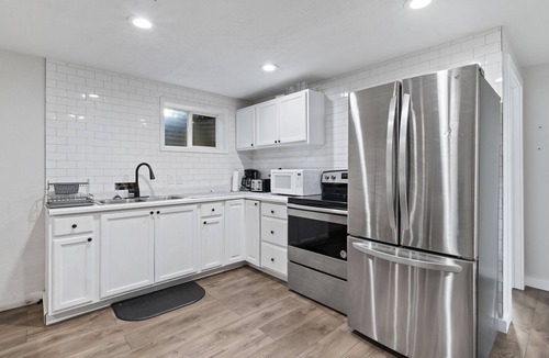 Bonneville Apartment | Bright & Spacious 3-bedroom Basement in Orem with WiFi, AC, In-Unit Laundry