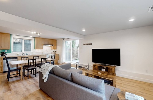 Green Lake House | Bright, updated duplex with rear garden & Green Lake around the corner