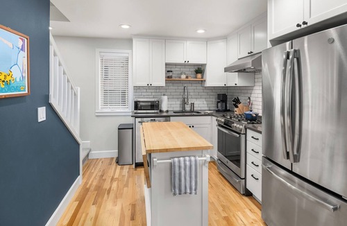Genesee House | Bright West Seattle 3BR EV Parking Walkable Near Stadiums