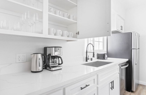 Westwood Apartment | Bright Westwood 2BR nr Westwood Village, by Blueground