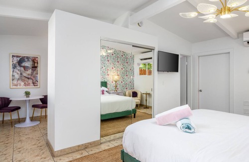 Warm Sands Hotel | Brigitte Suite · Dog-Friendly Yard, Palm Springs