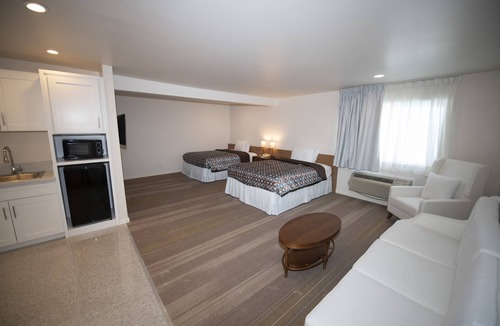 Sherwood Forest and Thistle Development Hotel | Brookhurst Plaza Inn