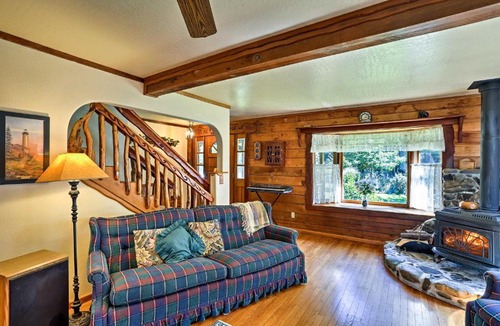 Brookings House | Brookings House on 3 Acres, Half Mile to Coast!