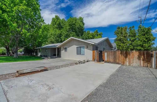 Kennewick House | Bruneau Bungalow Side A
