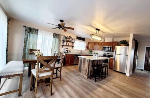 Panguitch Cottage | Bryce Canyon Cottage! Just a few of mins away.