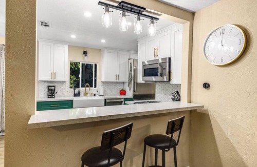 Pine Valley House | Buckthorn Beauty: Private Hot Tub & Lounge Space