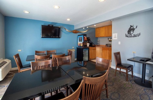 Pendleton Hotel | Budget-Friendly Room w/Comfortable Beds Perfect for Eastern Oregon Road Trips