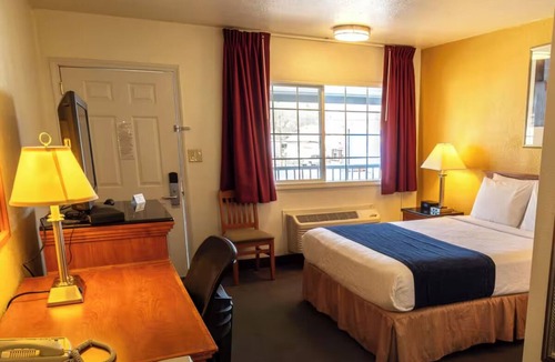 Pendleton Hotel | Budget-Friendly Room w/Comfortable Beds Perfect for Eastern Oregon Road Trips