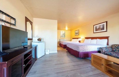 Madras Hotel | Budget-Friendly Room w/Essentials & Free Parking, Pet-Friendly