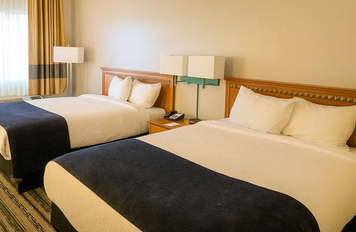 Window Rock Hotel | Budget-Friendly! Free Breakfast, Pets Allowed, Near Gallup Cultural Center