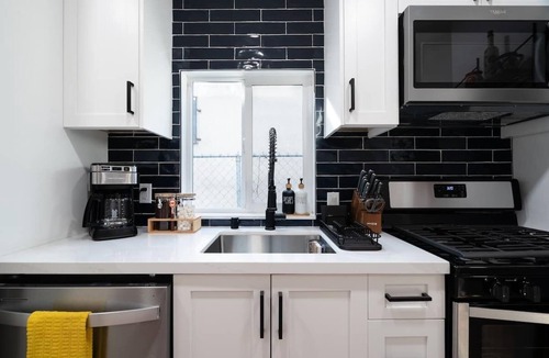 Logan Heights House | Bueno Bueno Casita - 7 min to Downtown - 4 Bdr