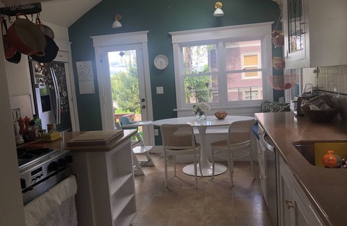 Uptown House | Bungalow in the heart of NW Portland + add. unit (office and ceramic studio)