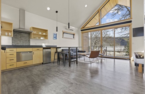 Mosier Cabin | C A M P R A N D O N N E E CABIN 3