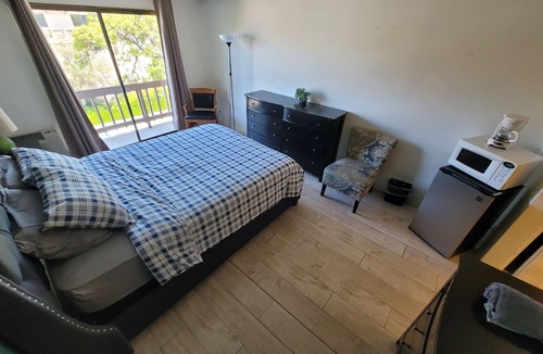 Beverly Hills Hotel | (C04/C06) Beverly Hills Hotel Style 2 Bedroom Suite