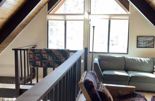 North Upper Truckee Cabin | Cabin close to hiking trails and ski resorts