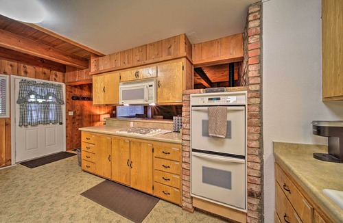Trinity Center Cabin | Cabin Hideaway < 1 Mi to Trinity Lake: Hike & Fish