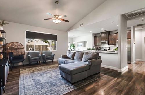 Chico House | Cal King Hi-tech Vaca Pool Home | Ideal 4 Families