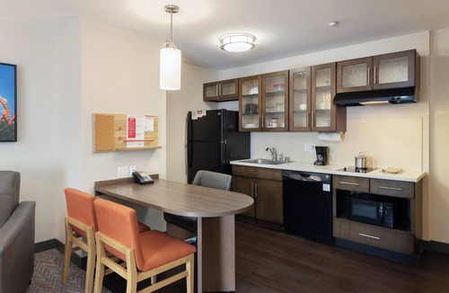 Anaheim Resort Hotel | California Getaway! With Full Kitchen, Pet-friendly and Pool!