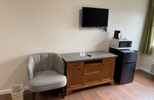 West Park Community Hotel | California Inn and Suites Bakersfield
