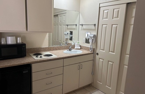 Clairemont Hotel | California Suites Hotel