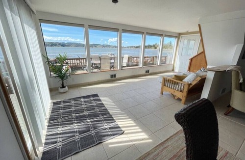 Camano Island House | Camano Island Retreat - Right on Sandy Beach