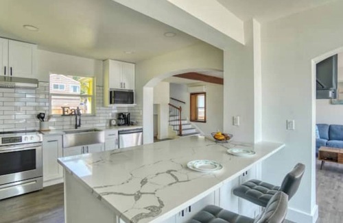 Hoodsport House | CanalFront Haven with Gorgeous Waterview, Hot Tub and EV Charger