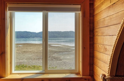 Hoodsport House | CanalFront Haven with Gorgeous Waterview, Hot Tub and EV Charger