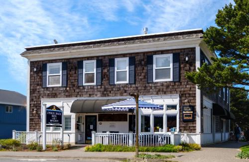 Downtown Cannon Beach Hotel | Cannon Beach Hotel Collection