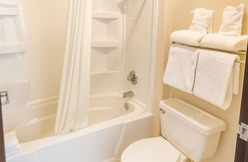 Window Rock Hotel | Canyon de Chelly National Monument Tour! 3 Pet-friendly Units with Breakfast!
