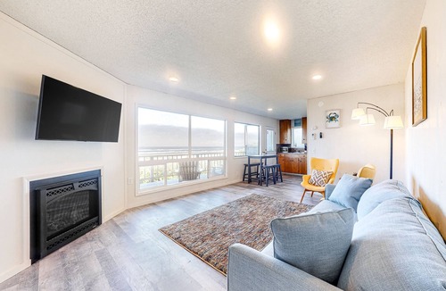 Edgewater Shores Cottage | Cape Cod Cottages #9 - Beachfront with Hot Tub!