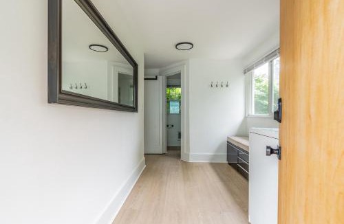 Miller Park Apartment | Capitol Hill Cutie