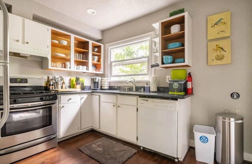 Miller Park House | CAPITOL HILL LARGE 1 BED SUITE