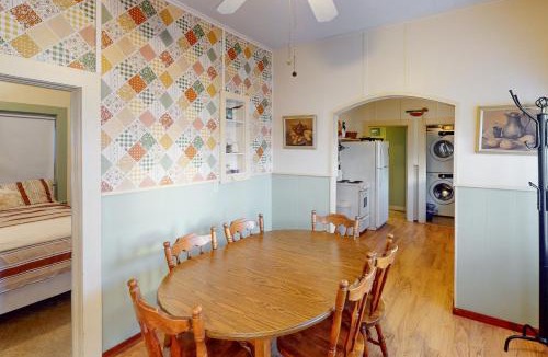 Rockaway Beach House | Captain's Cottage