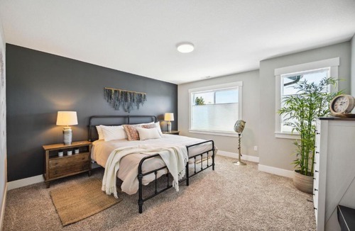 Carlton House | Carlton Townhouse 6 Dog Friendly 1BK Wine-Dine