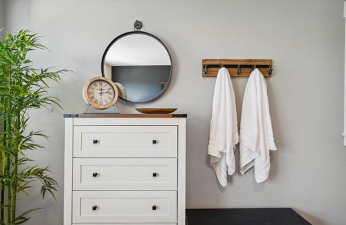 Carlton House | Carlton Townhouse 6 Dog Friendly 1BK Wine-Dine