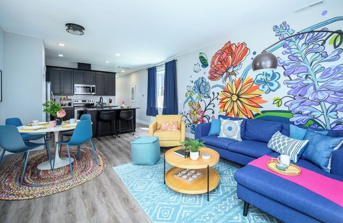 Carlton House | Carlton Townhouse No. 2 Private Hot Tub Dog Friendly 1 BK to Wine-Dining