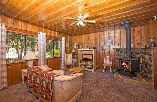 Sierra Tract House | Carson Avenue Holiday home