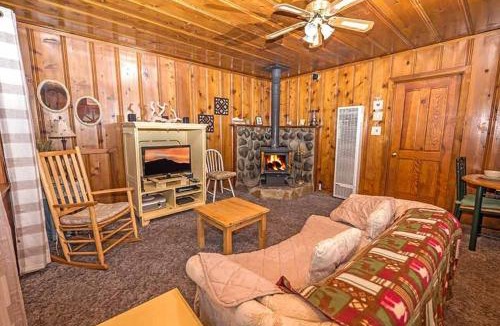 Sierra Tract House | Carson Avenue Holiday home