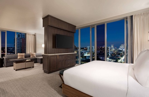 Downtown San Diego Hotel | Carte Hotel San Diego Downtown, Curio Collection by Hilton